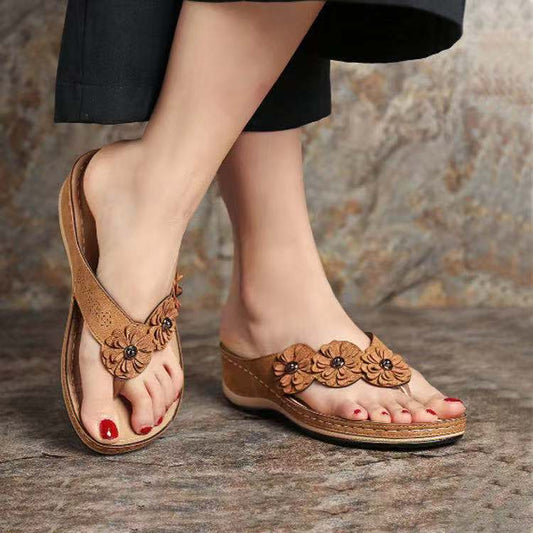 Damen Blumendekorierte Zehentrennersandalen mit ergonomischem Fußbett Stalluxe