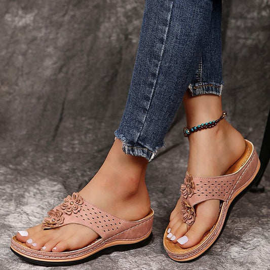 Damen Zehentrenner-Sandalen mit luftiger Oberflächenstruktur und floralem Design Stalluxe