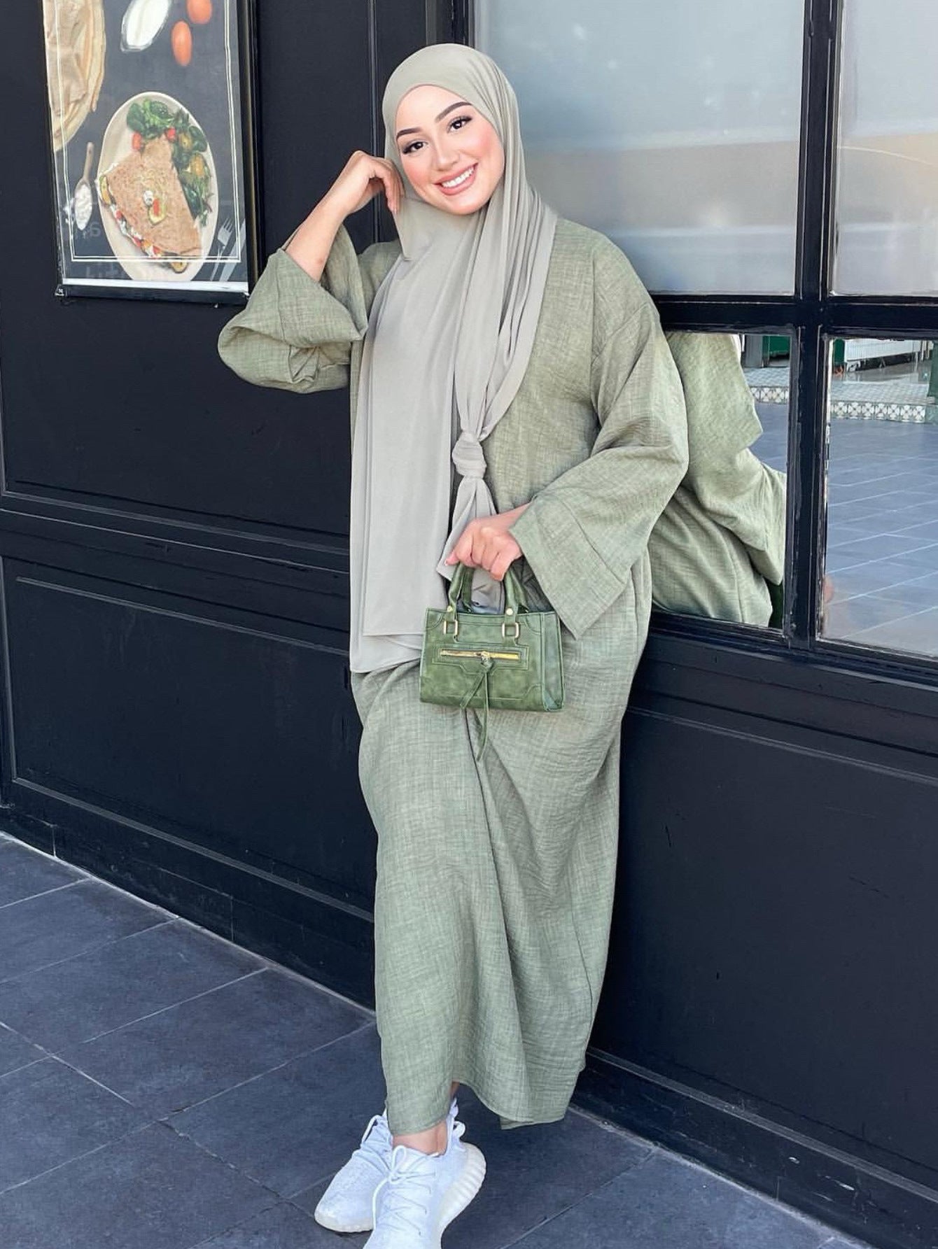 Damen Modischer Maxikleid mit voluminösen Ärmeln und eleganter Schnittführung Stalluxe Hellgrün