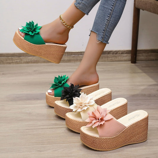 Damen Plateausandalen mit floralem Dekor und rutschfester Sohle Stalluxe
