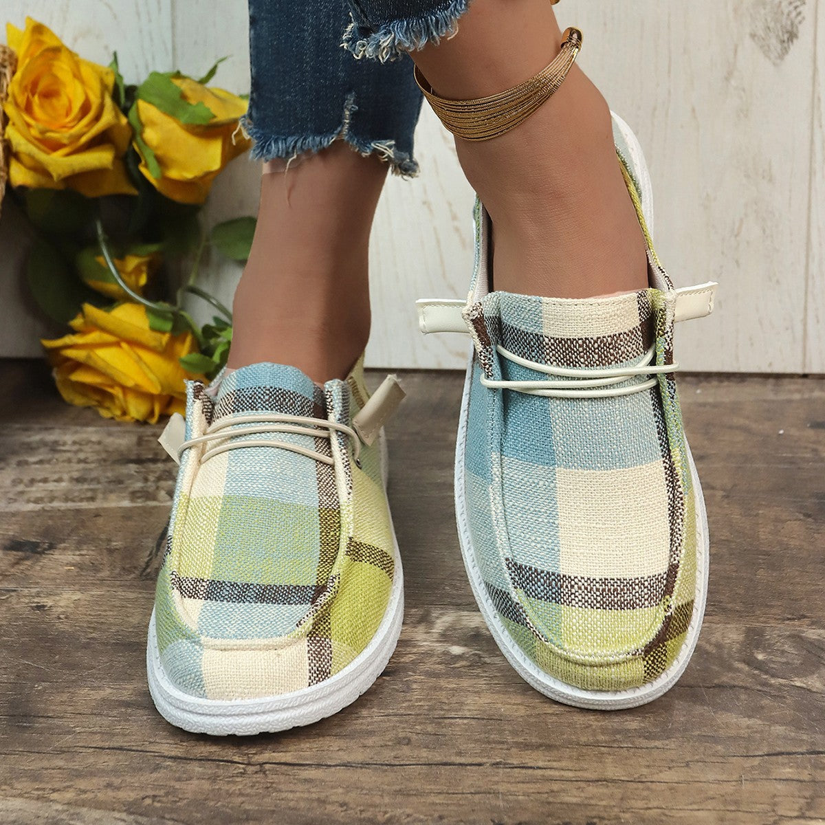 Damen modische Slip-On Freizeitschuhe mit kariertem Design und bequemer Passform Stalluxe