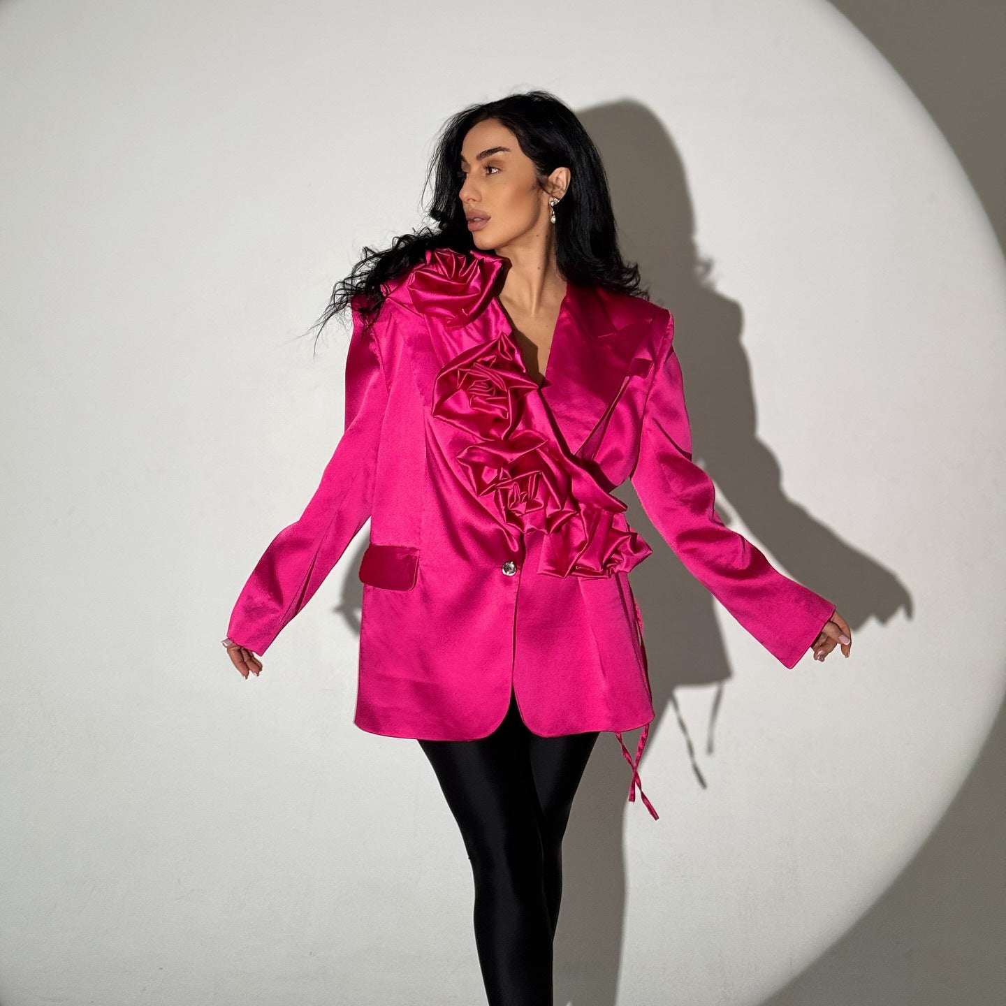 Damen Blazer mit voluminösen Rüschendetails und elegantem Kragen Stalluxe