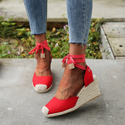 Damen Wedge-Sandaletten mit dekorativen Bindebändern und weichem Fußbett Stalluxe