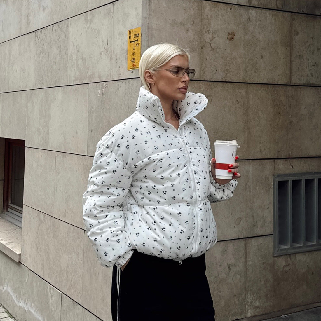 Damen Steppjacke mit floralen Mustern und hohem Kragen Stalluxe