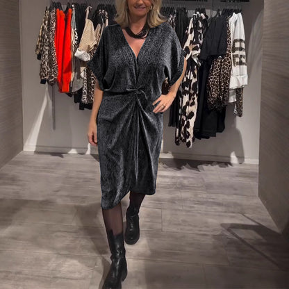 Damen Elegantes Wickelkleid mit strukturiertem Stoff und Taillengürtel Stalluxe