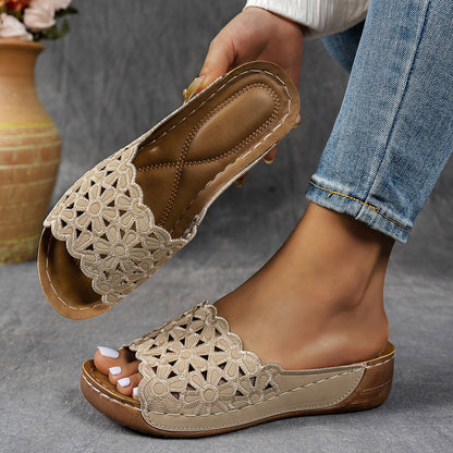 Damen komfortable Badeschuhe mit floralem Spitzen-Design Stalluxe
