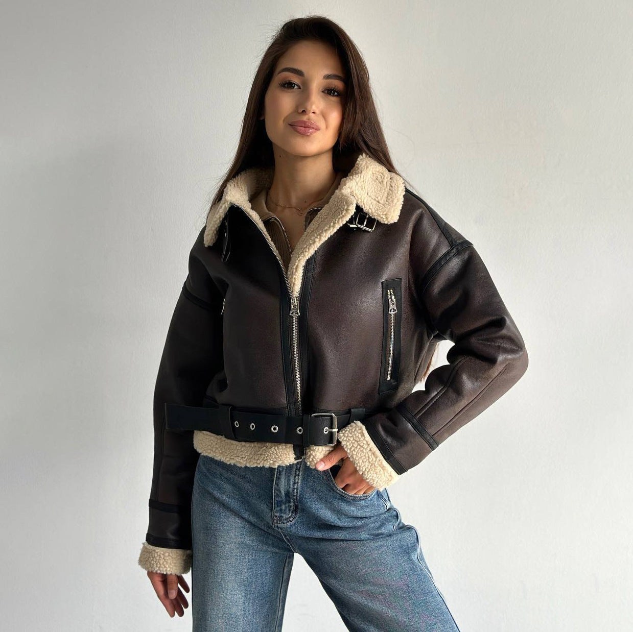 Damen Kunstlederjacke mit hochwertigem Fleece-Futter und figurformendem Gürtel Stalluxe