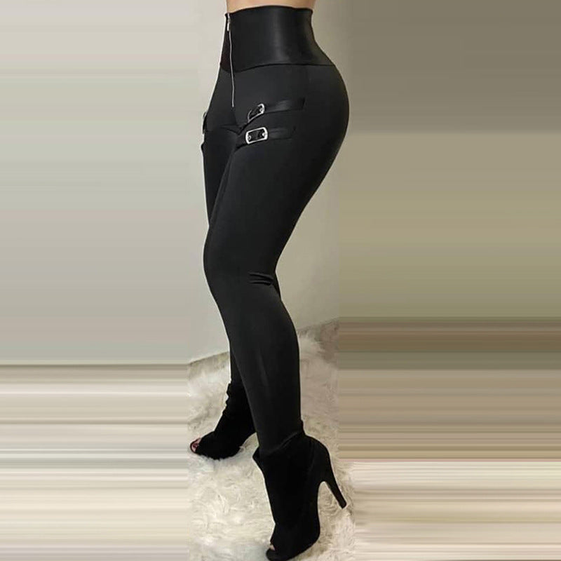 Damen Figurbetonte Kunstleder-Leggings mit Schnallen-Details Stalluxe