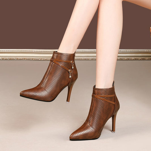 Damen Elegante Ankle Boots mit strukturiertem Obermaterial und modischen Akzenten Stalluxe