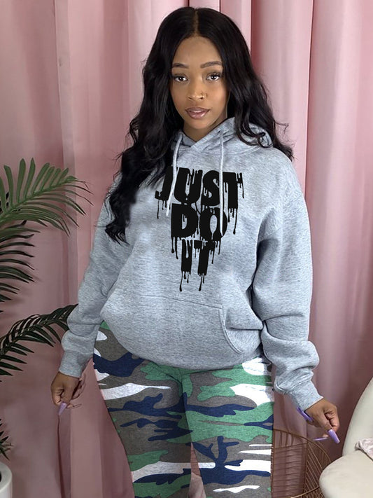 Damen sportlicher Kapuzenpullover mit grafischem Druck und Kängurutasche Stalluxe