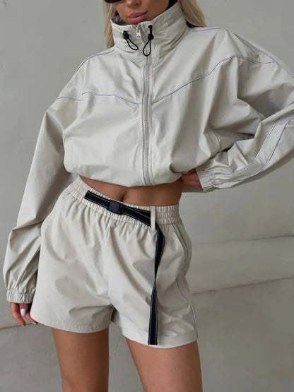 Damen sportlicher Zweiteiler mit cropped Jacke und Shorts Stalluxe