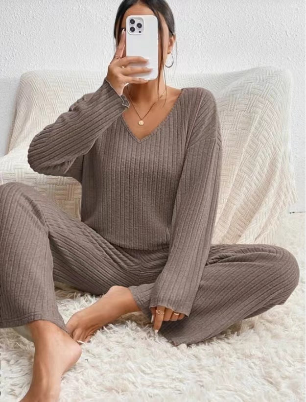Damen Gemütlicher Strickanzug mit V-Ausschnitt und Rippstruktur Stalluxe