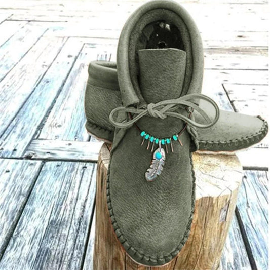Damen Mokassins aus hochwertigem Wildleder mit feinen Schmuckdetails Stalluxe