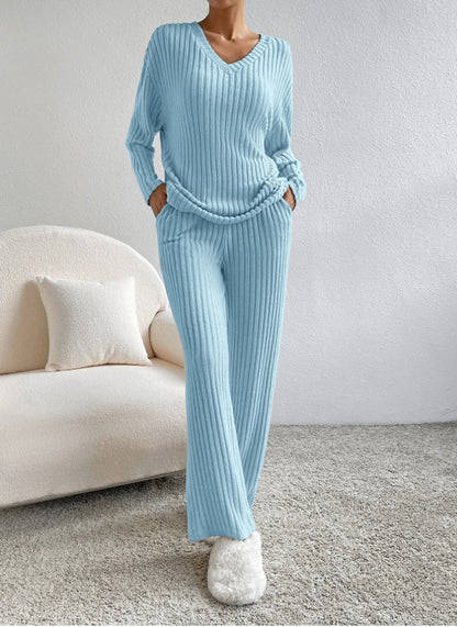 Damen Strickanzug mit V-Ausschnitt und feinem Rippdesign Stalluxe