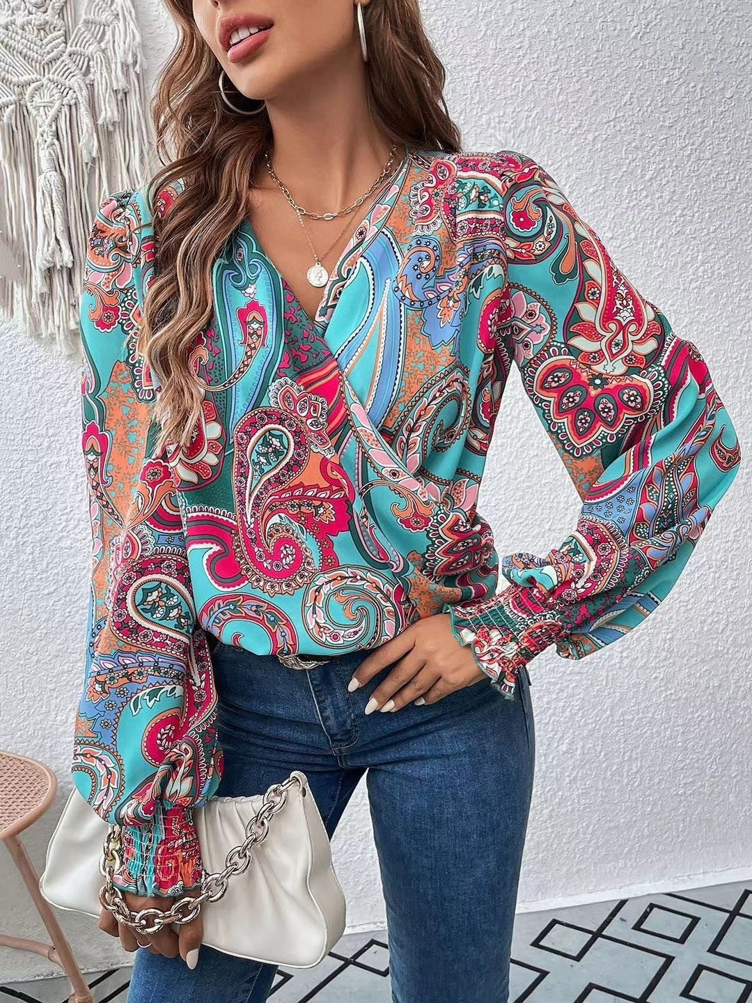 Damen Wickelbluse mit farbenfrohem Paisleymuster Stalluxe