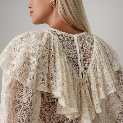 Damen Bluse mit voluminösen Rüschen und Spitzenmuster Stalluxe