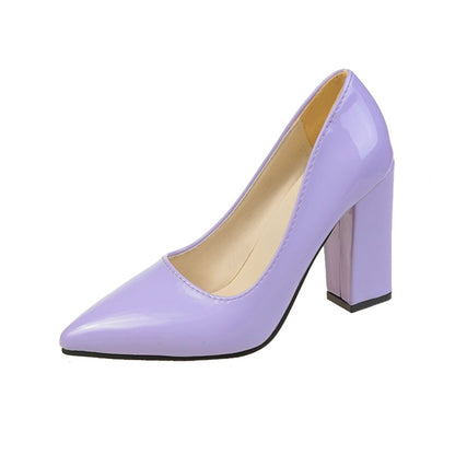 Damen Spitzen Pumps mit bequemem Blockabsatz und glänzendem Finish Stalluxe