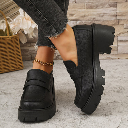 Damen Plateauslipper mit rutschfester Profilsohle und modischem Design Stalluxe