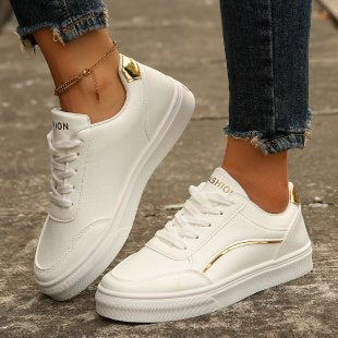 Damen Sportliche Sneakers mit holographischen Akzenten Stalluxe