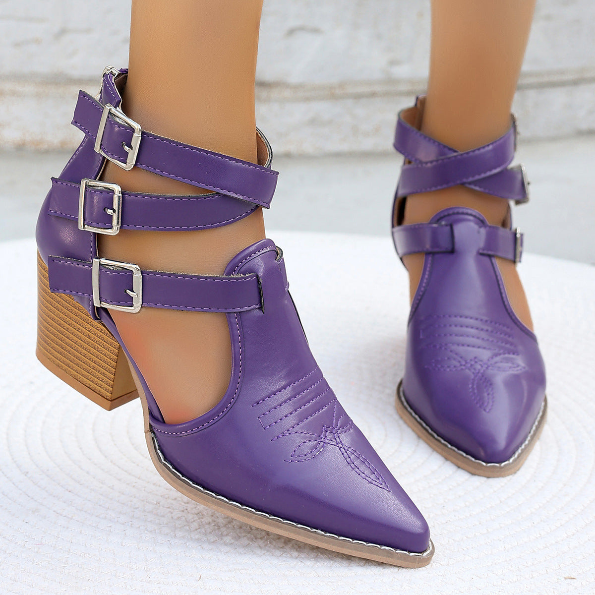 Damen High Heel Stiefeletten mit einzigartigen Riemen und verziertem Absatz Stalluxe