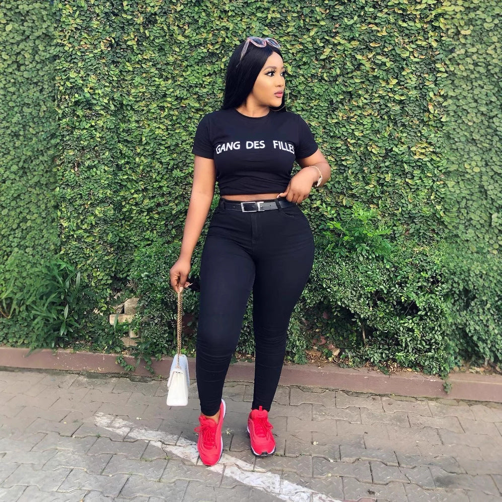 Damen Hochwertiges Crop-Top mit lässigem Schriftzug und figurbetonendem Schnitt Stalluxe