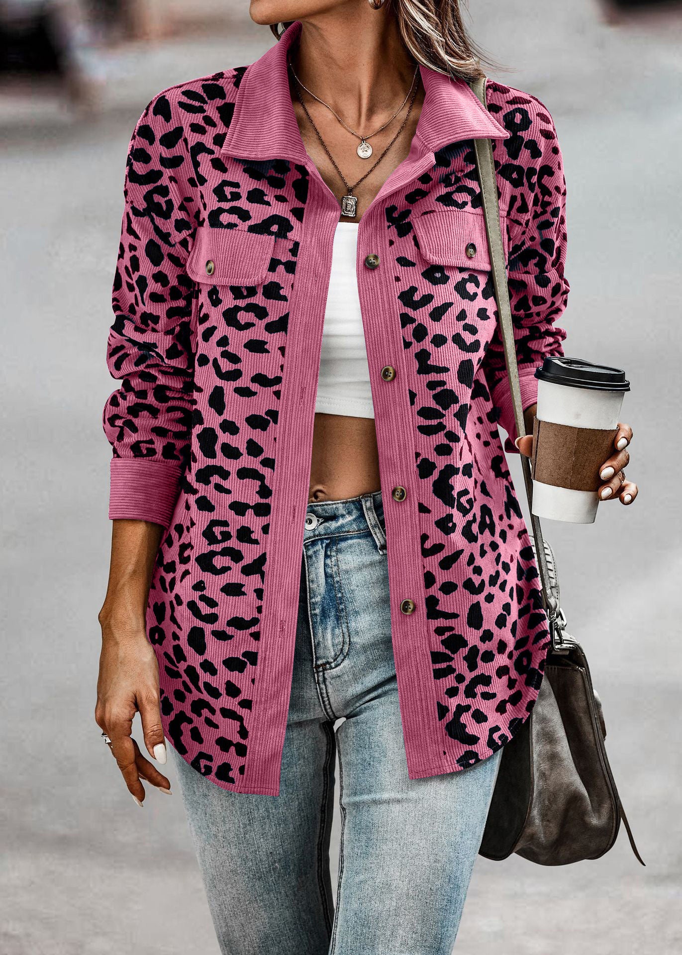 Damen Jacke im Leopardenmuster mit strukturiertem Stoff und praktischen Taschen Stalluxe