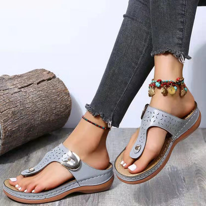 Damen Fußbett-Sandalen mit modischem Riemen und detailverliebtem Design Stalluxe