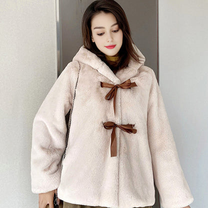 Damen Kuschelige Kunstpelzjacke mit Kapuze und Schleifendetails Stalluxe