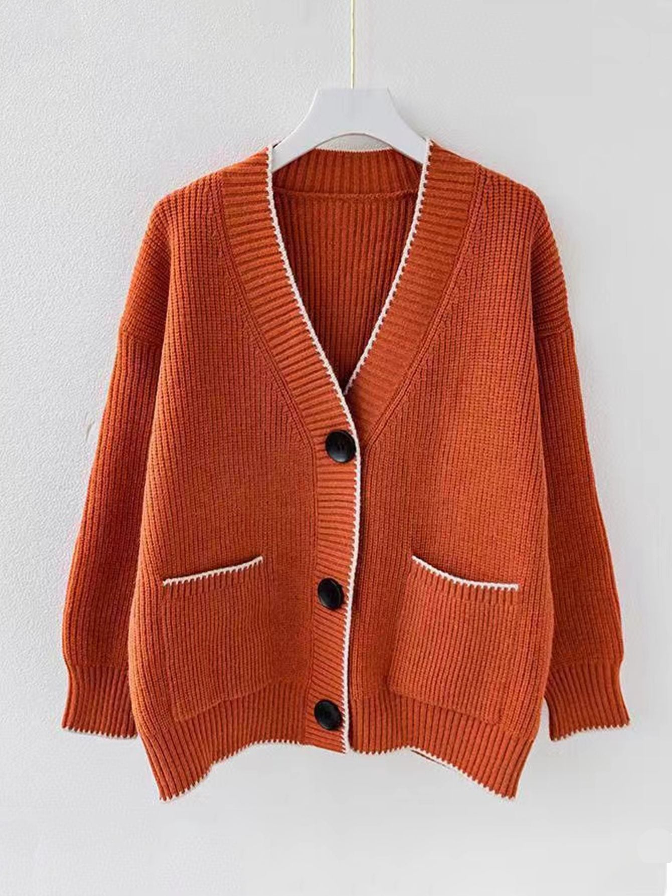 Damen Grobstrickcardigan mit tiefem V-Ausschnitt und praktischen Taschen Stalluxe