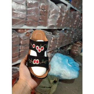 Damen Clogs mit floralem Stickdesign und komfortablem Fußbett Stalluxe