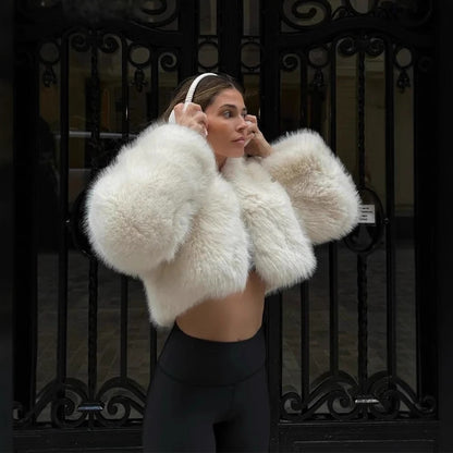 Damen Flauschige Kurzjacke mit voluminösen Ärmeln Stalluxe