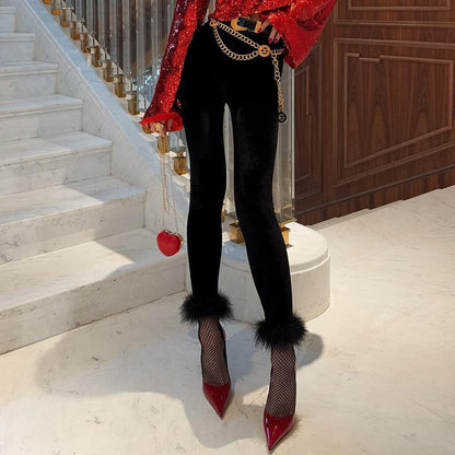 Damen Elegante Samtleggings mit auffälligen Kunstpelzdetails Stalluxe