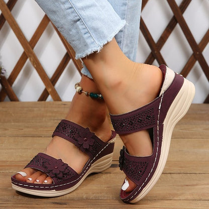 Damen Bequeme Wedgesandalen mit floralem Design und ergonomischer Sohle Stalluxe