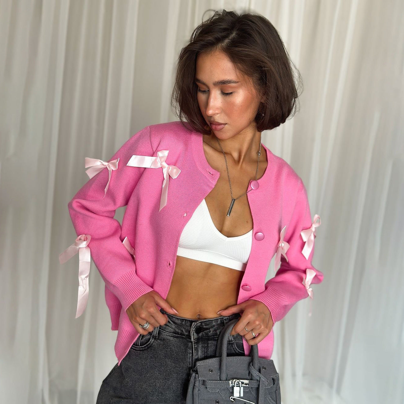 Damen raffinierte Strickjacke mit dekorativen Schleifen Stalluxe