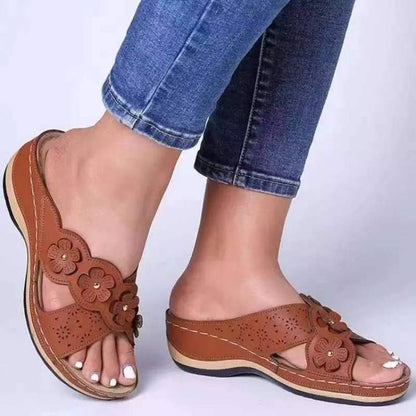 Damen Komfortable Sandalen mit modischen Blumenapplikationen Stalluxe