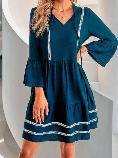 Damen lässiges Midikleid mit eleganten Rüschendetails und V-Ausschnitt Stalluxe