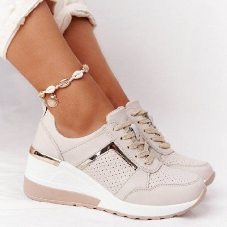 Damen Wedge-Sneaker mit atmungsaktiver Oberflächenstruktur und modischen Akzenten Stalluxe