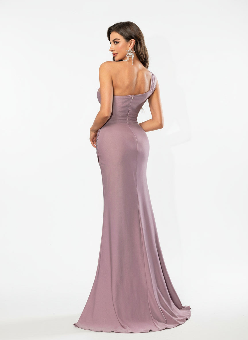 Stalluxe | Träumerisches One-Shoulder-Abendkleid mit Falten und Schlitz
