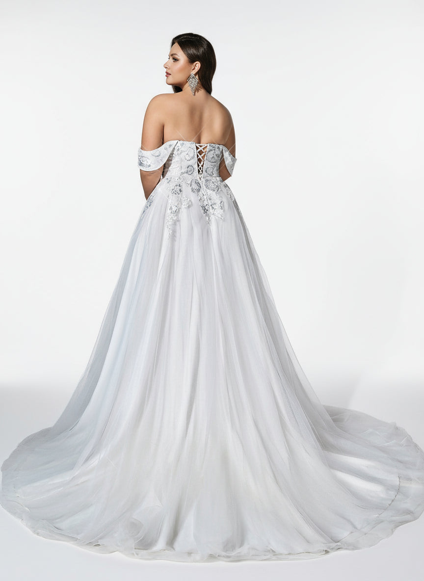 Stalluxe | Elegantes Weißes Trägerloses Brautkleid mit Applikationen in Übergröße