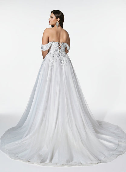 Stalluxe | Elegantes Weißes Trägerloses Brautkleid mit Applikationen in Übergröße