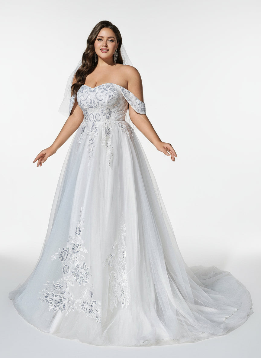 Stalluxe | Elegantes Weißes Trägerloses Brautkleid mit Applikationen in Übergröße