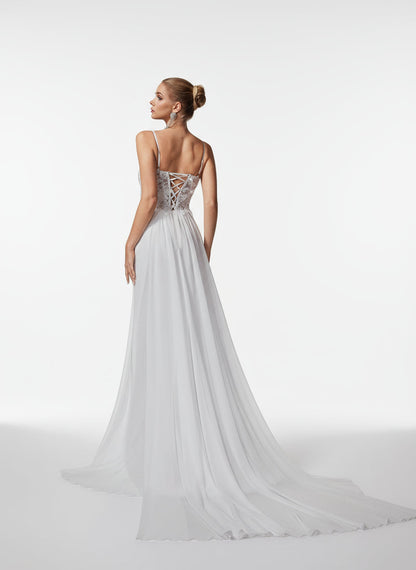 Stalluxe | Anmutiges Weißes Rückenfreies Brautkleid mit Spitzenapplikationen