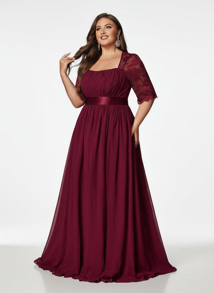 Stalluxe | Schickes Spitzen-Abendkleid in Übergröße mit Kurzarm